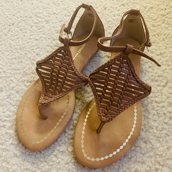 Report Women’s Lindi Flat Sandal